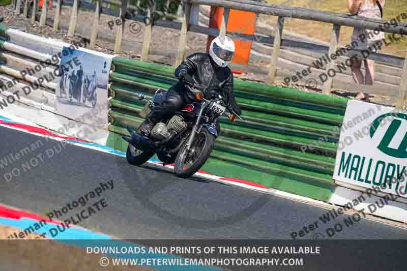 Vintage motorcycle club;eventdigitalimages;mallory park;mallory park trackday photographs;no limits trackdays;peter wileman photography;trackday digital images;trackday photos;vmcc festival 1000 bikes photographs